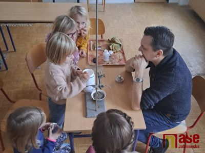 Věda s rodiči proběhla v Montessori třídách jablonecké ZŠ 5. května