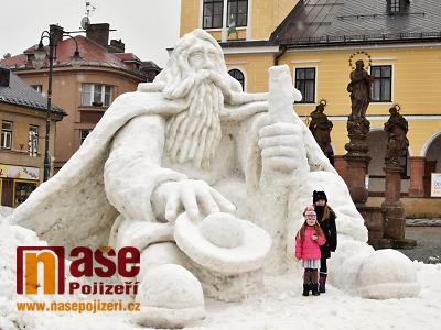 Sněhový Krakonoš i letos stráží jilemnické náměstí