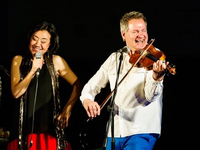 Dušek, Budař a Song přivítají rok Kohouta hudbou a s humorem