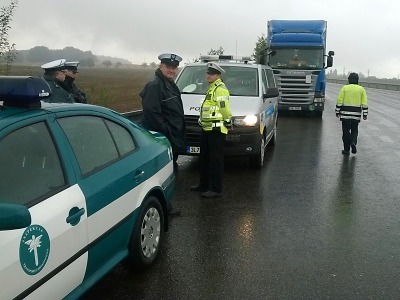 Na kraji se setkali kontrolní pracovníci v silniční dopravě