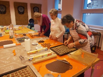 Obrazem: Pečení cukroví ve Spolkovém domě v Jablonci