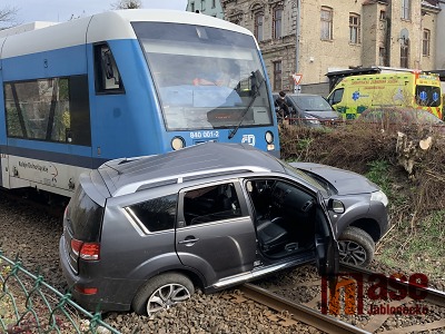 V Jablonci došlo ke srážce vlaku s osobním automobilem