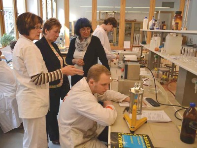 Zmodernizované laboratoře sklářské školy se otvírají i žákům ZŠ