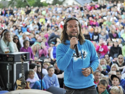 Šťastná země v obležení díky koncertu kapely Kryštof