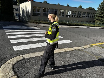 Autor foto:Markéta Krajčovičová Strážníci dohlíží v první školní dny na přechodech