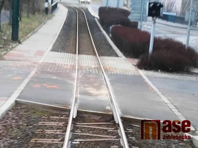 V Jablonci se střetlo auto s tramvají