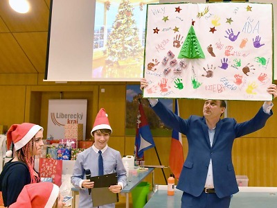 Strom přání 2017 obdaroval děti z dětských domovů a azylových domů