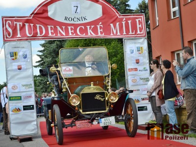 Historičtí krasavci projížděli Podkrkonoší v rámci Studenecké míle