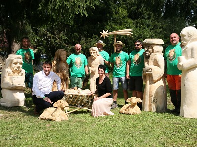 Harrachov má díky dřevosochání betlém v životní velikosti