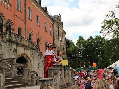 Červen je na hradech a zámcích ve znamení hudby a divadla