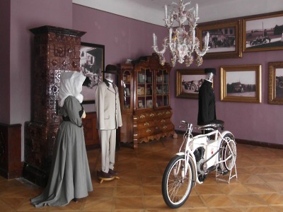 Do konce září bude Sychrov zámkem s vůní benzínu