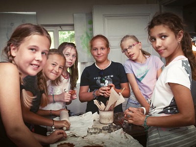 Popáté se sešly neslyšící děti na příměstském táboře Kouzla řemesel