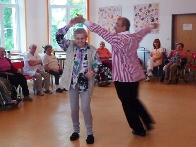 Závěrečný tanec potěšil seniory v Jabloneckých Pasekách
