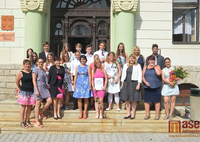 Obrazem: Slavnostní předávání vysvědčení na tanvaldské radnici