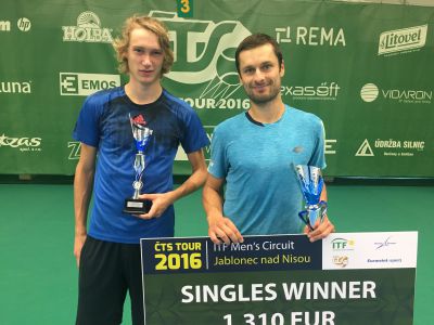 Halový tenisový turnaj Nad Prosečí finišuje