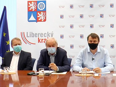 Pacientů s koronavirem v kraji zhruba stejně, uvolní se některá opatření