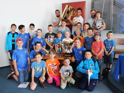 Tygři přišli pozdravit i s vítěznými poháry malé Vlky