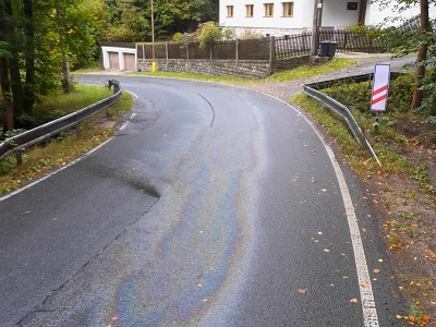 V Jablonci došlo na několika místech k úniku provozních kapalin