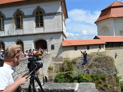 Slacklineři ukázali své dovednosti na Valdštejně