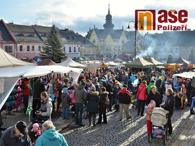 Vánoční jarmark opět lákal na jilemnické náměstí