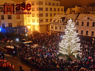 Náměstí na Jablonecku o víkendu opět rozzáří vánoční stromy