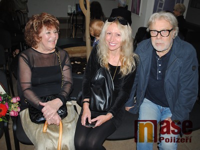 Na výstavě Vladimíra Komárka nechyběli manželka a Jan Kanyza