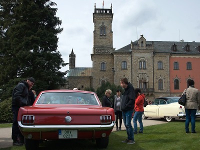 Automobiloví veteráni se sjeli na Sychrov
