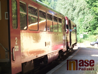 Na Spálově se střetl vlak s osobním autem