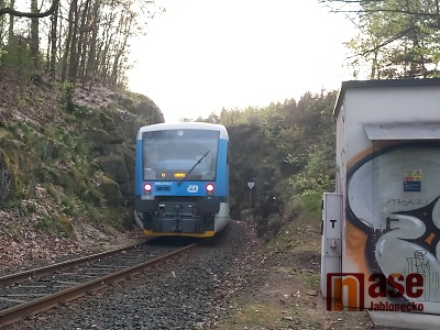 Muže v Jablonci nad Nisou srazil vlak