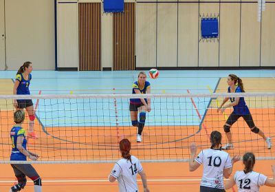 Ve volejbalovém derby zvítězila zkušenost
