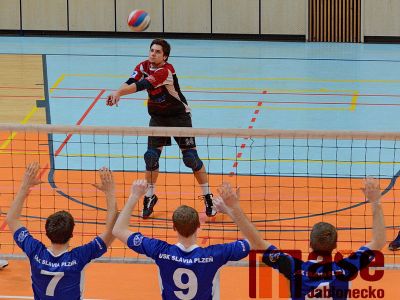 Volejbalisté vydřeli dva body k záchraně