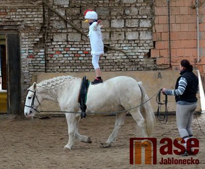 Obrazem: Voltižní hobby závody v maskách