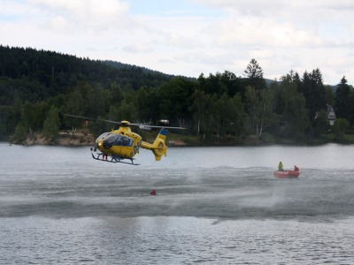 Vrtulník přiletí na jabloneckou přehradu poslední prázdninovou sobotu