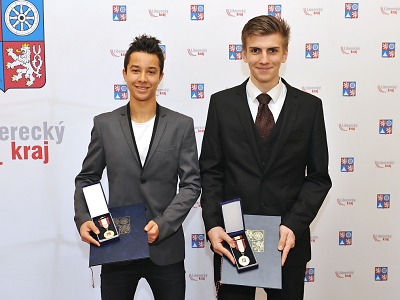 Medaile za záchranu životů obdrželi žáci Obchodní akademie v Jablonci