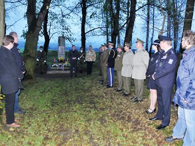 Den válečných veteránů začal na vojenském hřbitově v Ostašově