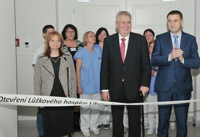 Spolu s tvůrci otevřel hospic Libereckého kraje i prezident Miloš Zeman