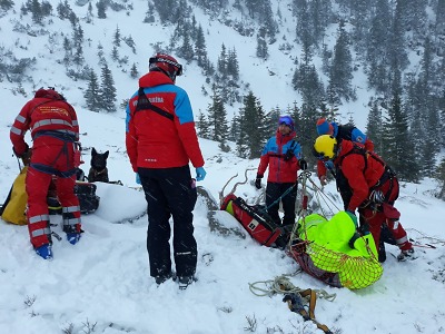 V Krkonoších spadlo několik lavin, záchranáři vyprostili tři osoby