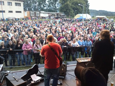 Festival ZasTenRock opět láká fanoušky na zásadský stadion