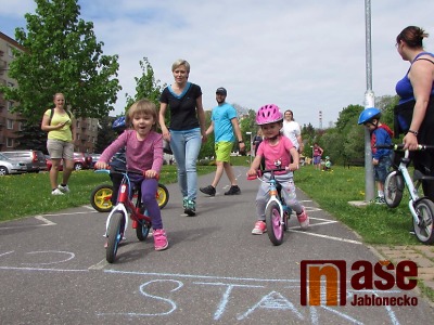 Obrazem: Závody na motorkách a odrážedlech