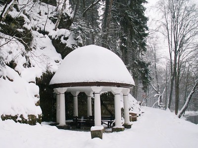 Autor foto:Archiv KÚ Libereckého kraje Vodou ze studánky pod Lemberkem léčila Zdislava nemocné
