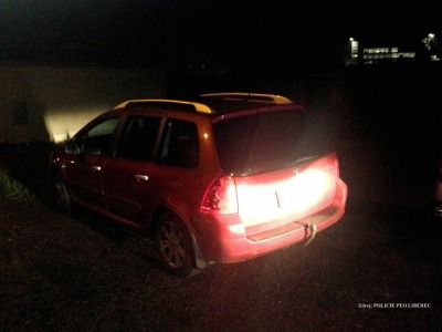 Řidič pod vlivem alkoholu i drog ujížděl a poté utíkal před policisty