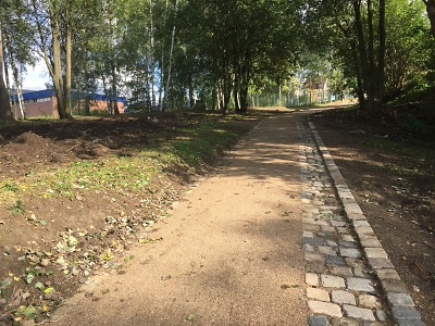 Zkratka k jabloneckému bazénu se změnila na parkovou cestu