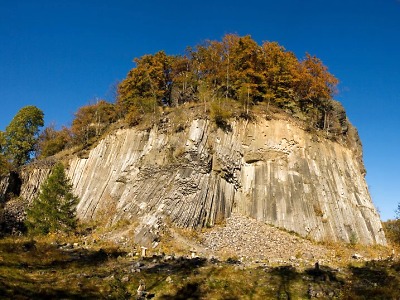 Zlatý vrch v Lužických horách je dvojčetem Panské skály