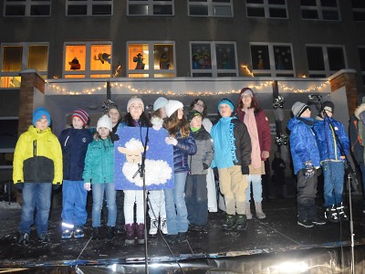 Autor foto:Archiv ZŠ Sportovní Tanvald Obrazem: Vánoční zpívání na schodech tanvaldské sportovky 2022