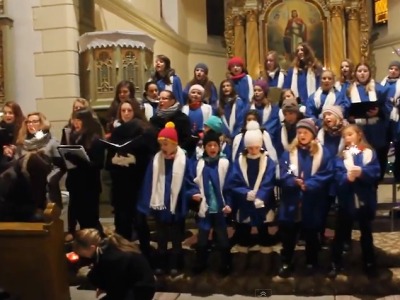 VIDEO: Sbory ZUŠ Tanvald rozechvěly kostel ve Velkých Hamrech