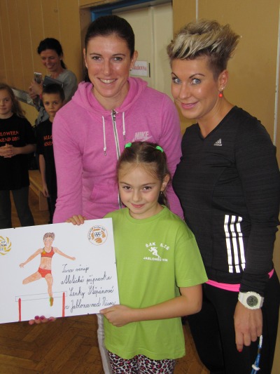 Atletická reprezentantka Zuzana Hejnová navštívila ZŠ Pasířská