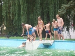 Děti z Velkých Hamrů vyrazily do pohádkového lesa u rybníka Borečov