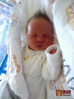 Lumír Lát vykoukl na maminku Boženu Látovou 21. září 2011 odpoledne.