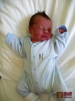 Mikuláš Schmidt potěšil svou maminku Věru Červeňovou 12. října 2011 večer.