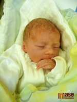 Deniska Míková vykoukla na maminku 2. listopadu 2011 po poledni. Šťastnou maminkou je Lucie Svátková.